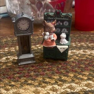 Clock and mouse on hutch.